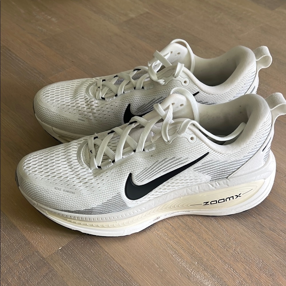 Nike ZoomX Vomero Sneakers Like New